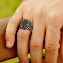 Load image into Gallery viewer, Men's Tulip Design Black Onyx Stone 925 Carat Silver Ring