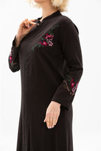 Load image into Gallery viewer, عباية سوداء بسحاب نسائية
