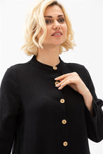 Load image into Gallery viewer, عباية سوداء بأزرار نسائية