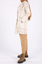 Load image into Gallery viewer, معطف ماكيناو بمربعات نسائي