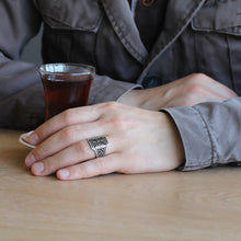 Load image into Gallery viewer, Men's 925 Carat Silver Ring