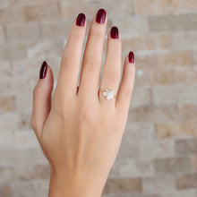 Load image into Gallery viewer, خاتم فضّي مطلي ذهب بشكل وردة بفصوص زركون نسائي- عيار 925