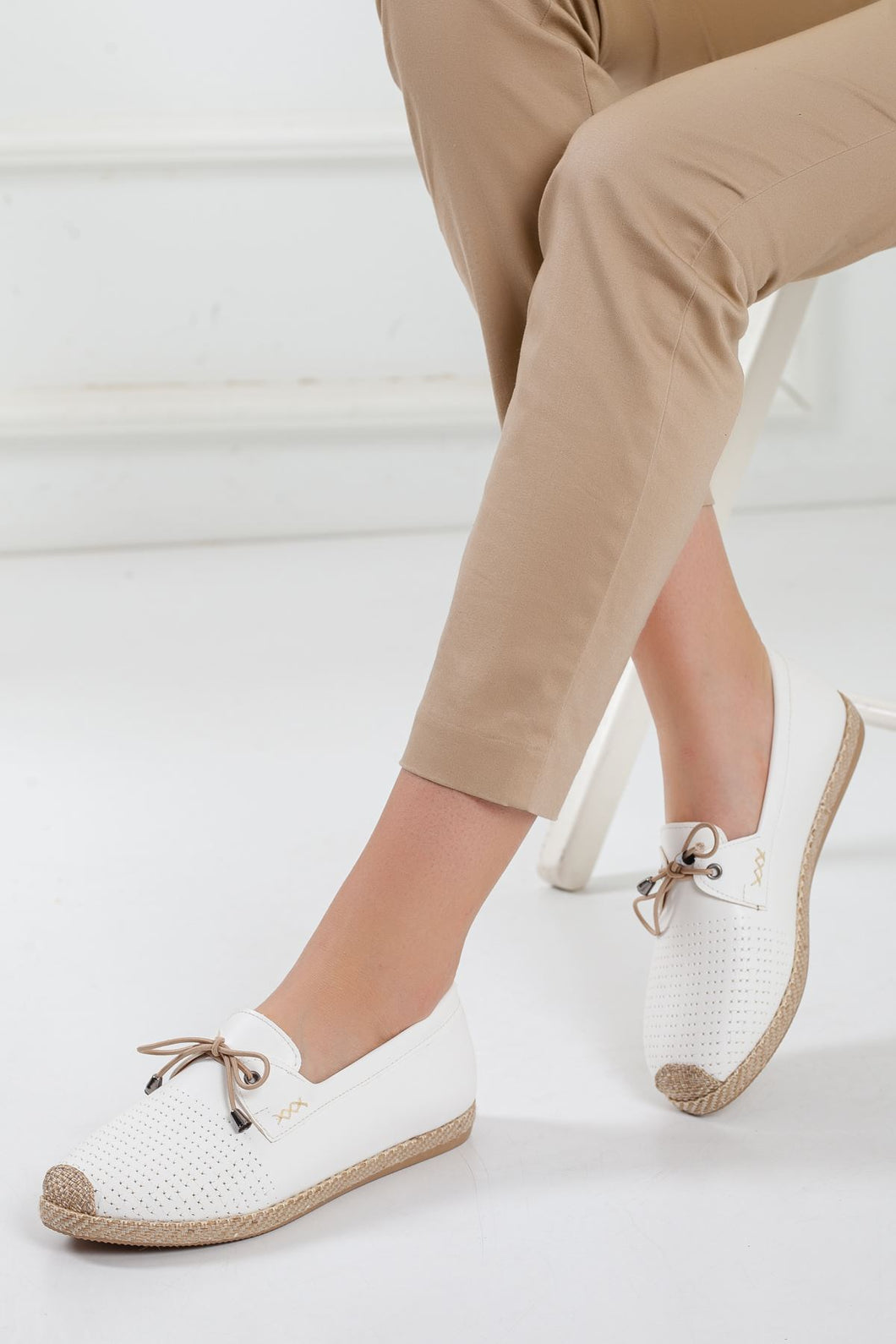 Women's White Flat Shoes