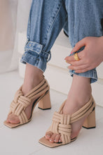 Load image into Gallery viewer, Women&#39;s Beige Leather Heeled Sandals
