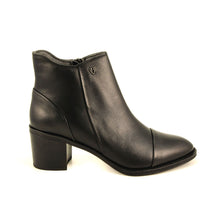 Load image into Gallery viewer, Women&#39;s Black Leather Boots
