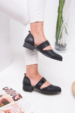 Load image into Gallery viewer, Women&#39;s Black Flat Shoes
