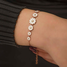 Load image into Gallery viewer, Women&#39;s Daisy Figure Silver Bracelet
