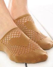 Load image into Gallery viewer, Women&#39;s Heart Pattern Beige Mesh Babette Socks
