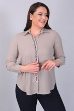 Load image into Gallery viewer, Women&#39;s Oversize Khaki Shirt

